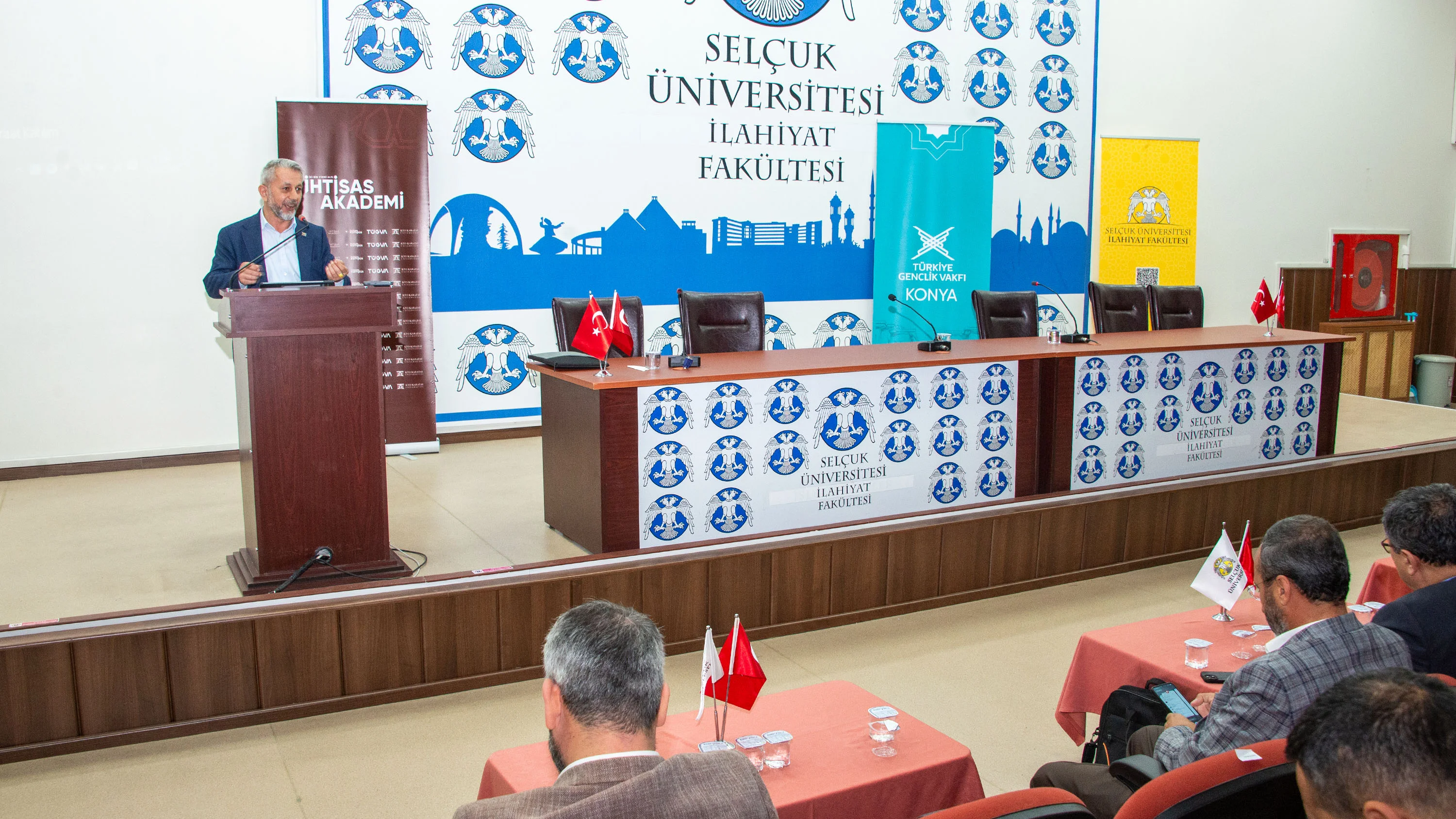Selçuk Üniversitesinde dijital çağ ve medeniyet perspektifi konuşuldu